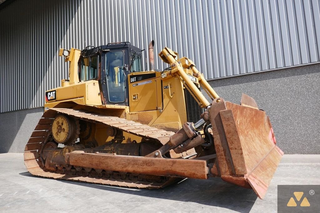 Bulldozer от тип Caterpillar D6T LGP, Gebrauchtmaschine в Zevenbergen (Снимка 3)