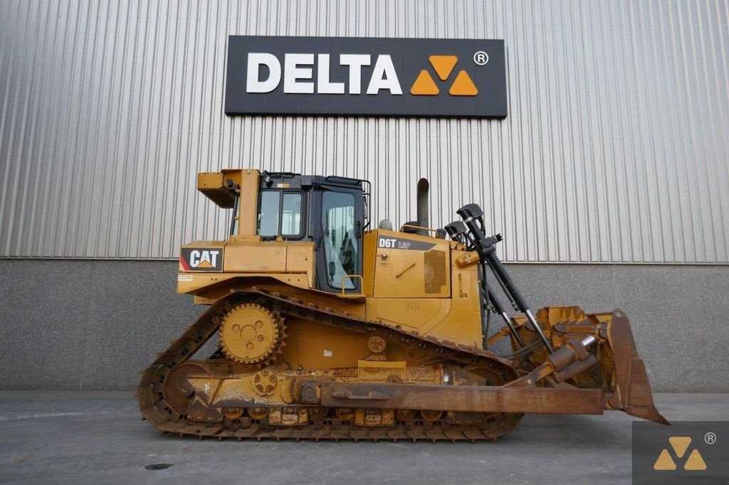 Bulldozer des Typs Caterpillar D6T LGP, Gebrauchtmaschine in Zevenbergen (Bild 2)