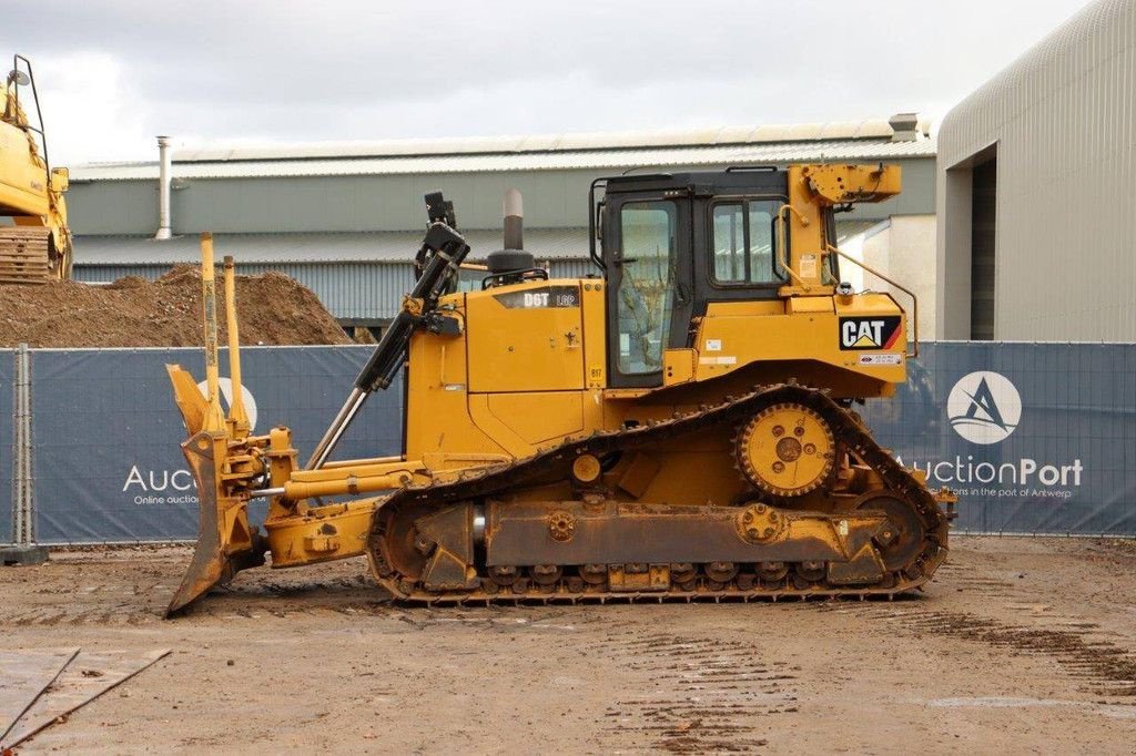 Bulldozer типа Caterpillar D6T LGP, Gebrauchtmaschine в Antwerpen (Фотография 2)