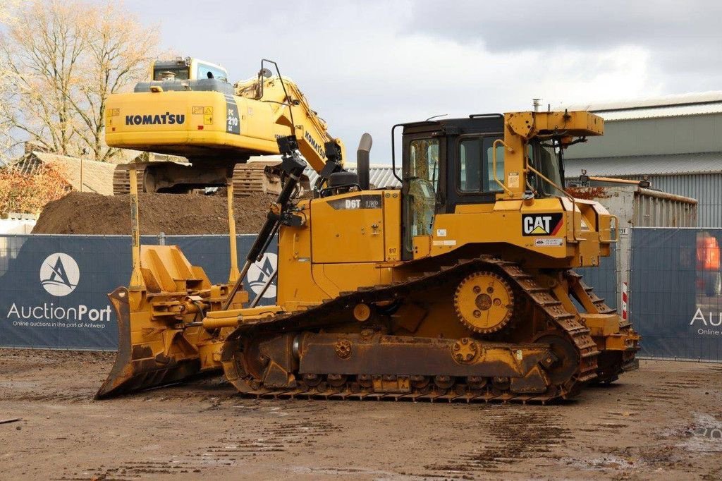 Bulldozer типа Caterpillar D6T LGP, Gebrauchtmaschine в Antwerpen (Фотография 3)