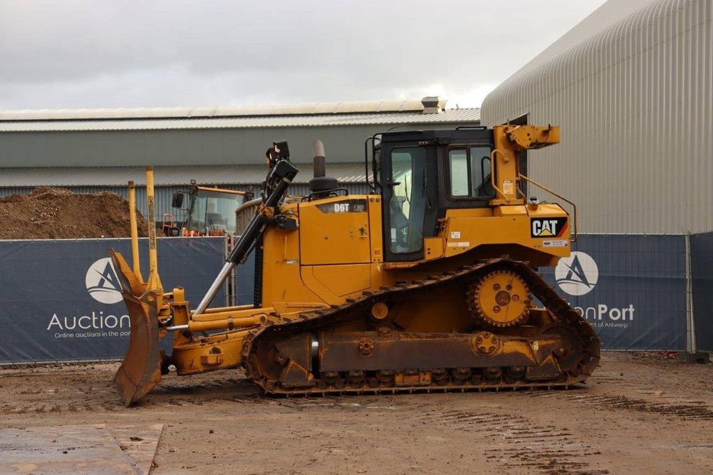 Bulldozer типа Caterpillar D6T LGP, Gebrauchtmaschine в Antwerpen (Фотография 1)