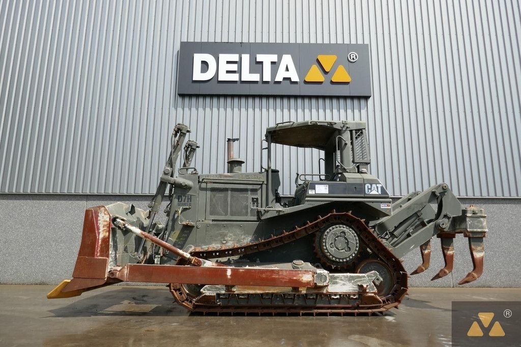 Bulldozer del tipo Caterpillar D7H II Ex-army, Gebrauchtmaschine In Zevenbergen (Immagine 1)