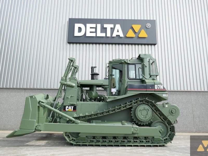 Bulldozer of the type Caterpillar D7H II Ex-army, Gebrauchtmaschine in Zevenbergen (Picture 1)