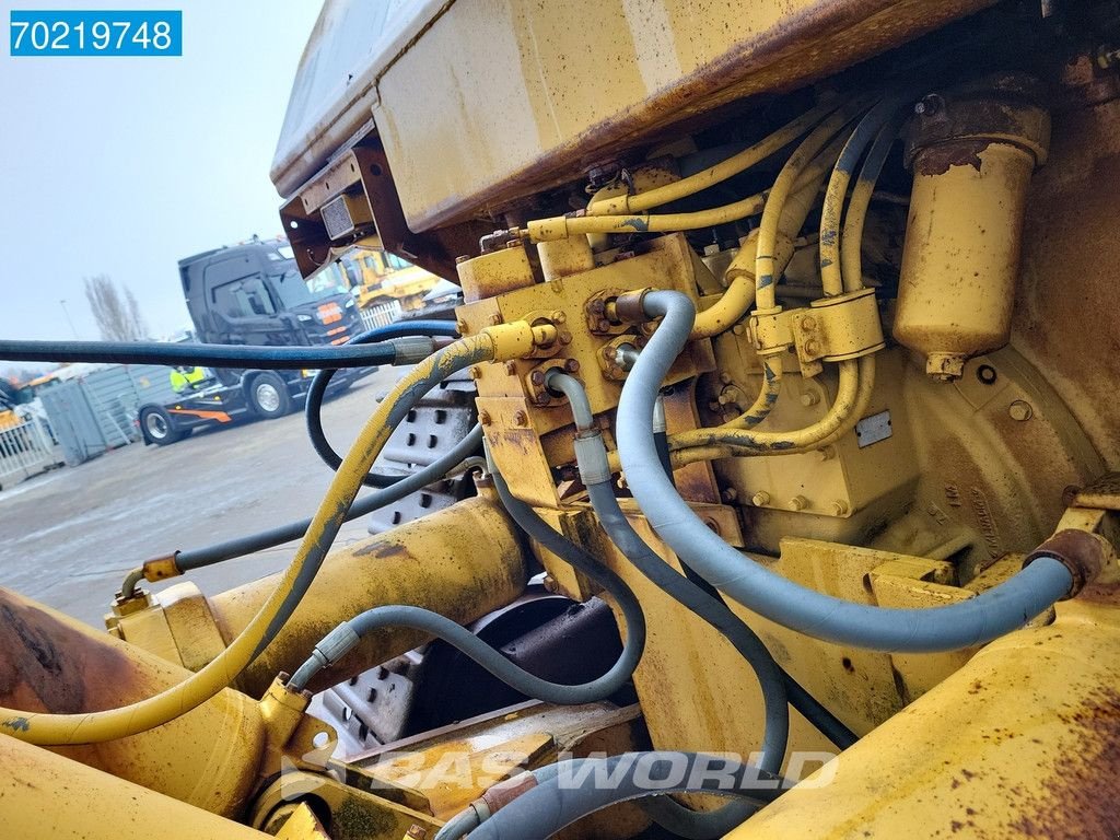 Bulldozer of the type Caterpillar D8 L, Neumaschine in Veghel (Picture 9)