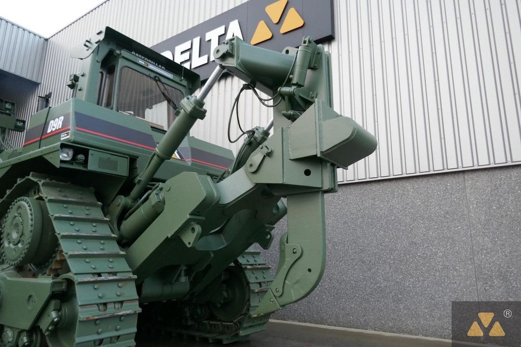 Bulldozer del tipo Caterpillar D9R Ex-army, Gebrauchtmaschine In Zevenbergen (Immagine 7)