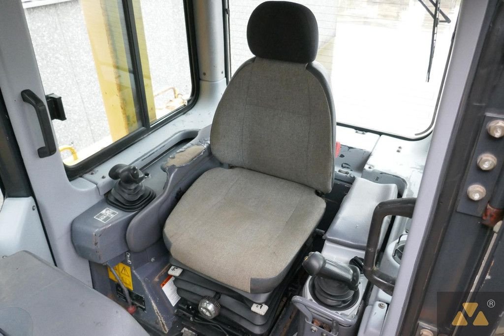 Bulldozer van het type Komatsu D85PX-15, Gebrauchtmaschine in Zevenbergen (Foto 8)