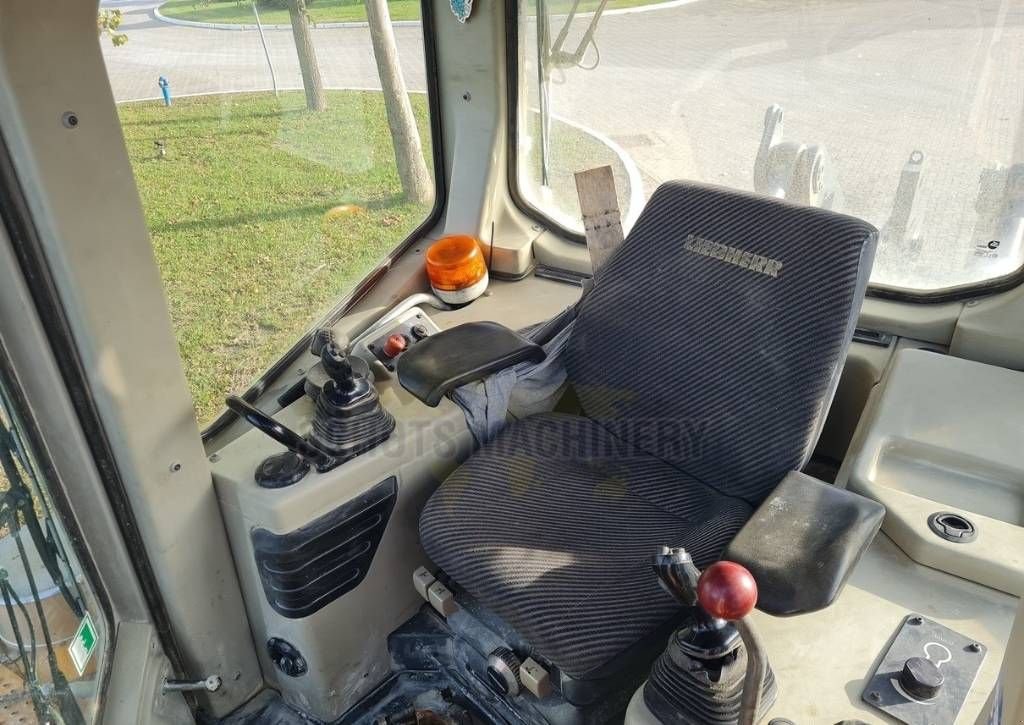 Bulldozer van het type Liebherr PR 764, Gebrauchtmaschine in Wommels (Foto 7)