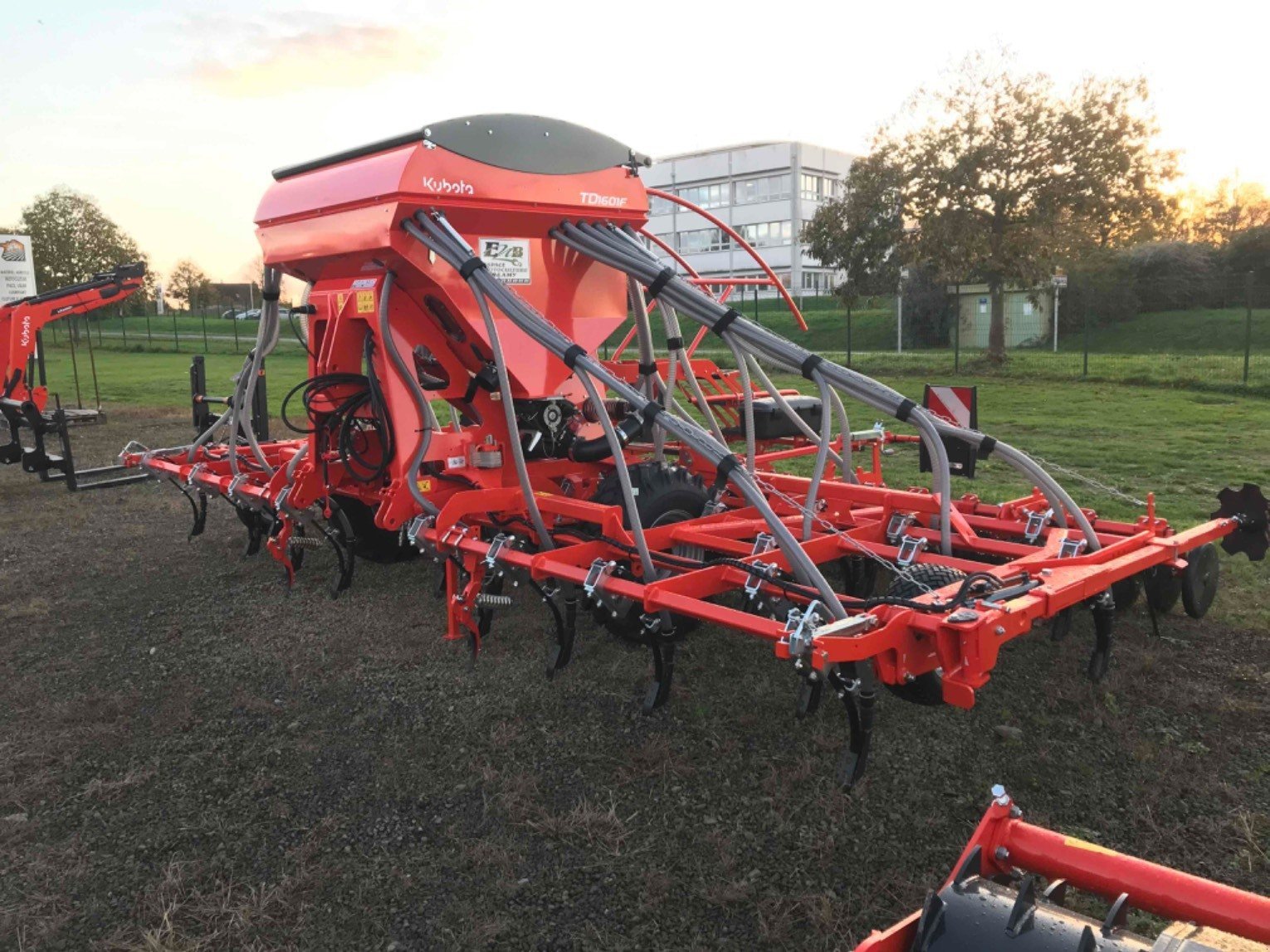 Direktsaatmaschine van het type Kubota Semoir à grains TD1601F Kubota, Gebrauchtmaschine in SAINT CLAIR SUR ELLE (Foto 2)