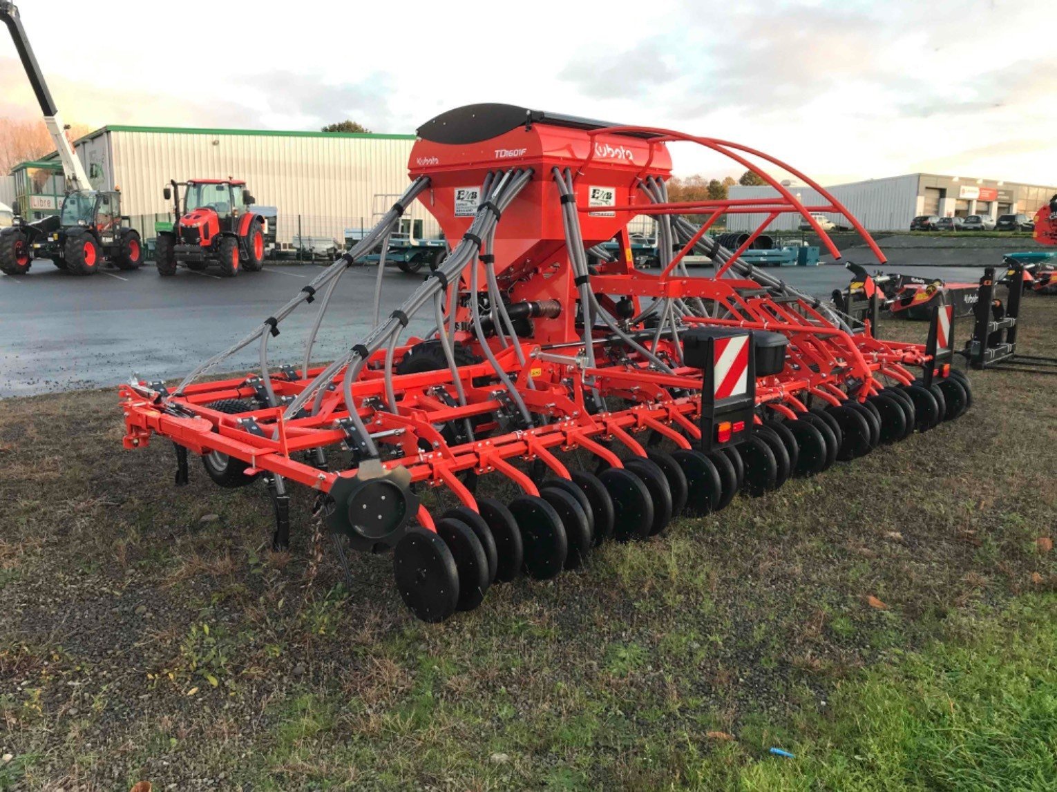 Direktsaatmaschine van het type Kubota Semoir à grains TD1601F Kubota, Gebrauchtmaschine in SAINT CLAIR SUR ELLE (Foto 4)