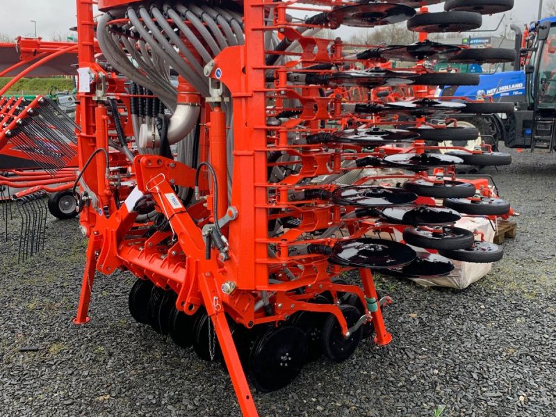 Direktsaatmaschine del tipo Kuhn BARRE DE SEMIS BTF R 4500, Gebrauchtmaschine In CONDE SUR VIRE (Immagine 1)