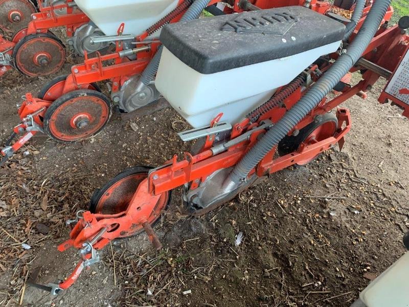 Direktsaatmaschine van het type Kuhn PLANTER II, Gebrauchtmaschine in SAINT-GERMAIN DU PUY (Foto 4)