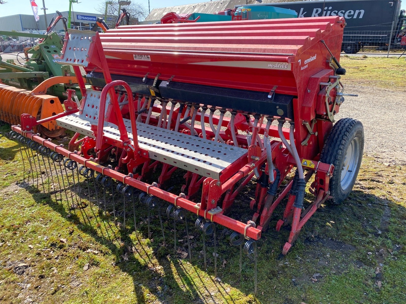 Direktsaatmaschine of the type Kverneland Semoir à grains M-DRILL Kverneland, Gebrauchtmaschine in LA SOUTERRAINE (Picture 4)