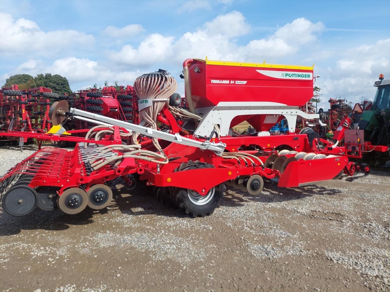 Direktsaatmaschine van het type Pöttinger Terrasem R4 Fertilizer, Gebrauchtmaschine in Hammel (Foto 1)