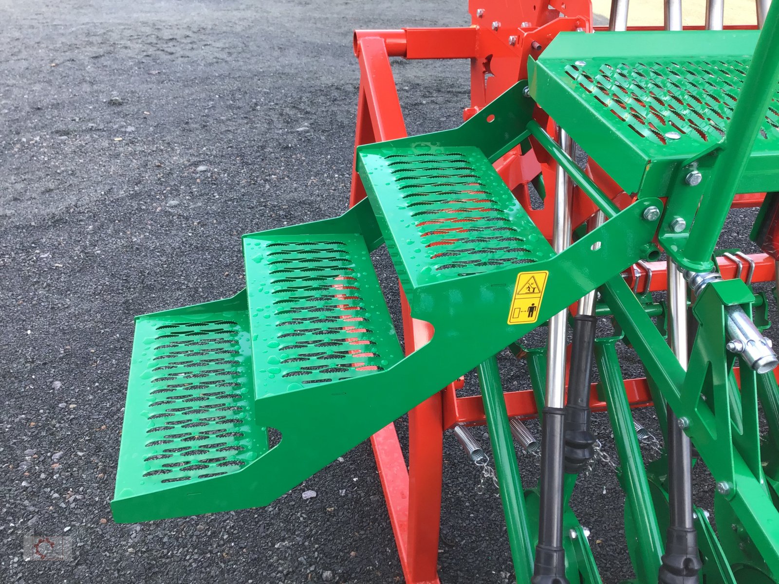 Drillmaschine des Typs Agro-Masz SN 300 aufgebaute Sämaschine elektrische Fahrgassenschaltung, Neumaschine in Tiefenbach (Bild 8)