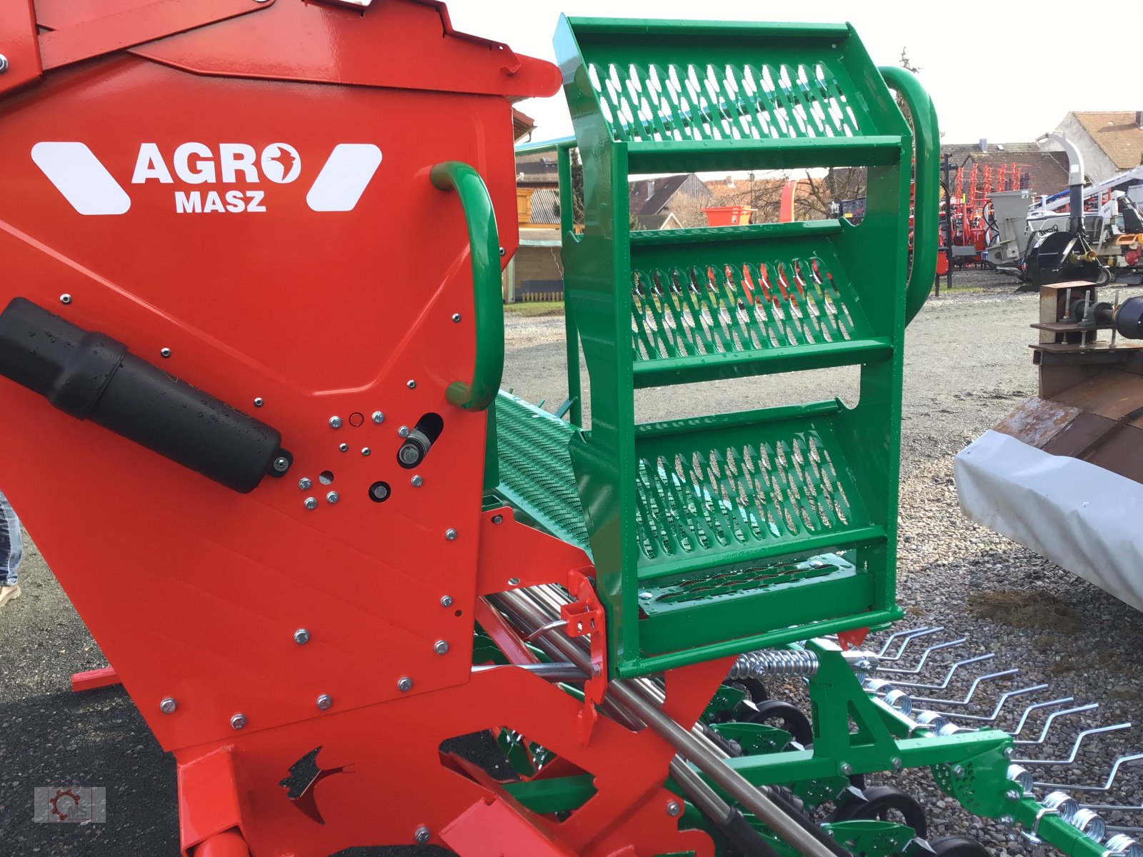 Drillmaschine des Typs Agro-Masz SN 300 aufgebaute Sämaschine elektrische Fahrgassenschaltung, Neumaschine in Tiefenbach (Bild 13)