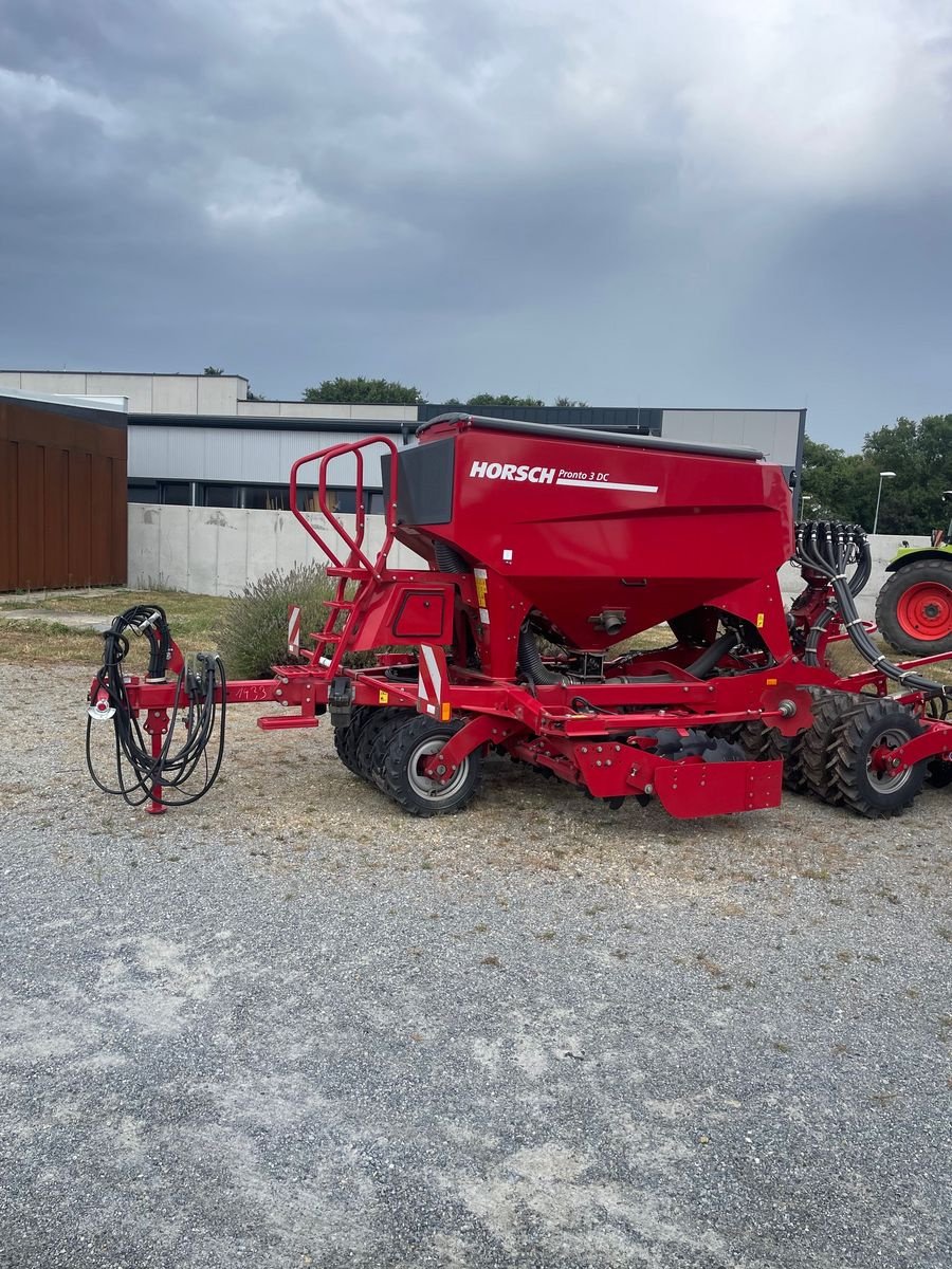 Drillmaschine of the type Horsch PRONTO 3  DC, Neumaschine in Hollenthon (Picture 1)