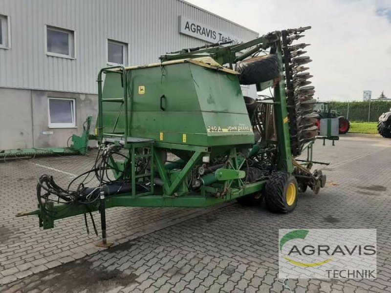 Drillmaschine of the type John Deere 740 A, Gebrauchtmaschine in Calbe / Saale (Picture 1)