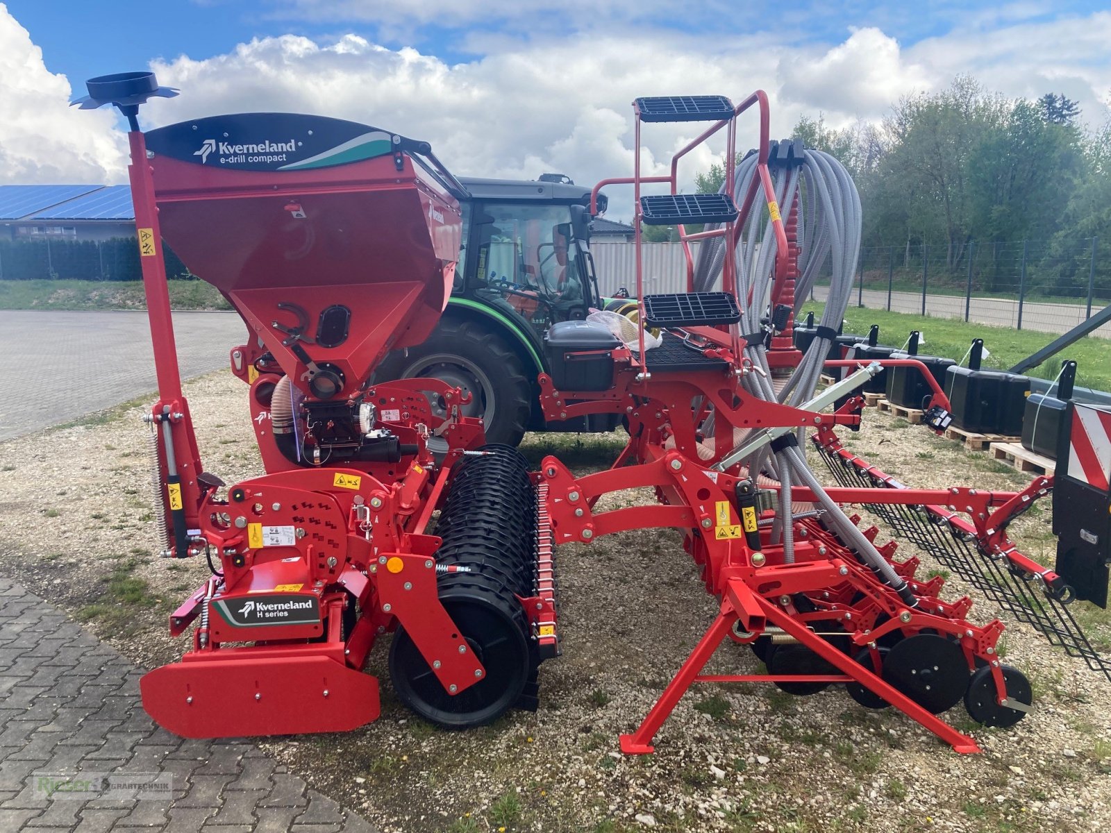 Drillmaschine des Typs Kverneland E-Drill Compact - Pneumatische Scheibensämaschine mit Kreiselegge, 8 % Frühbezugsnachlass, Neumaschine in Nördlingen (Bild 4)