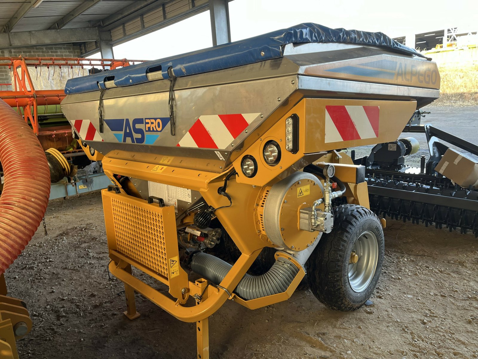 Drillmaschinenkombination del tipo Alpego COMBINE SEMI AS PRO 450+DKP, Gebrauchtmaschine In PONTIVY (Immagine 5)