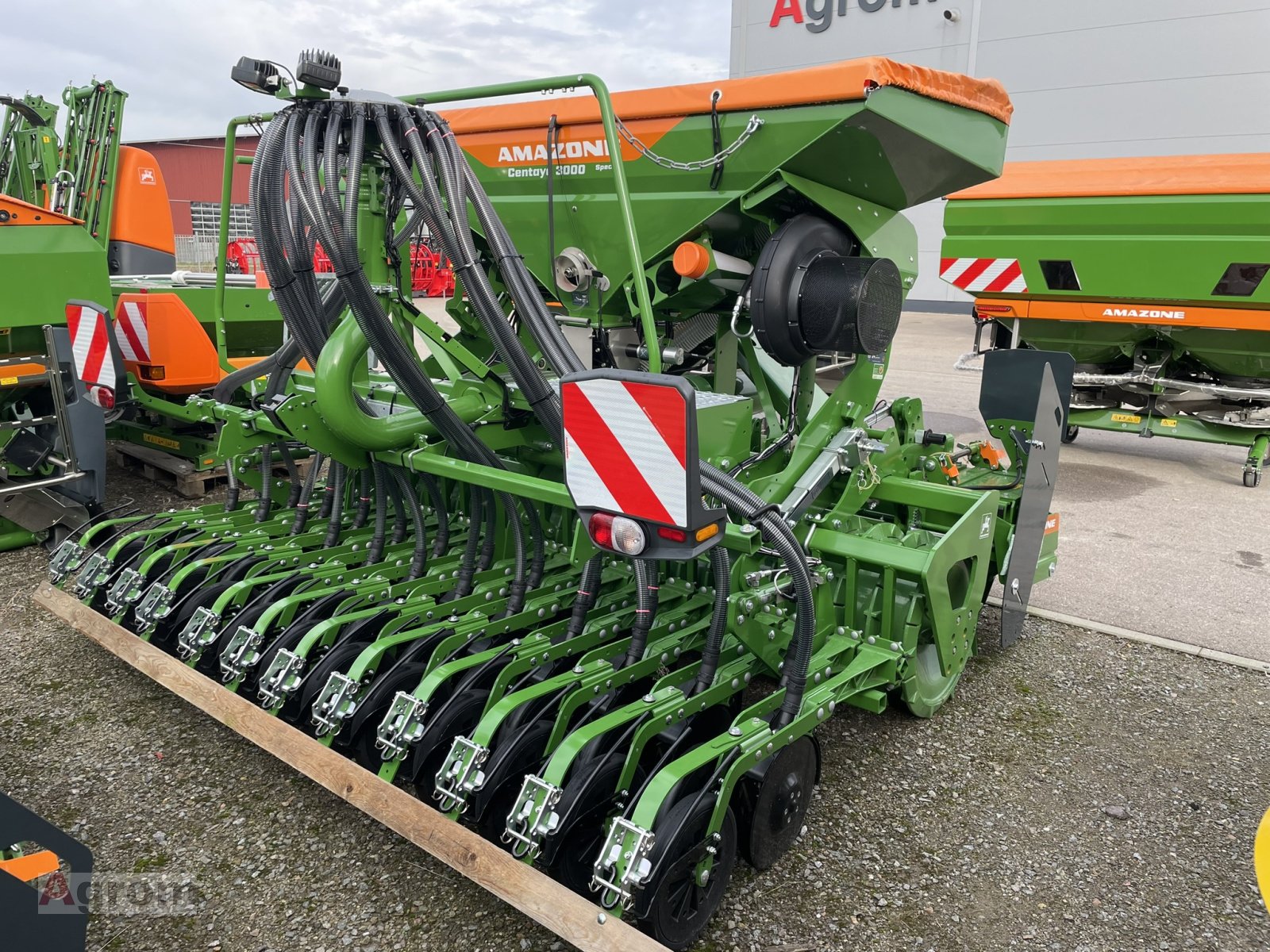 Drillmaschinenkombination des Typs Amazone CENTAYA 3000 Spezial + KX 3001, Neumaschine in Meißenheim-Kürzell (Bild 4)