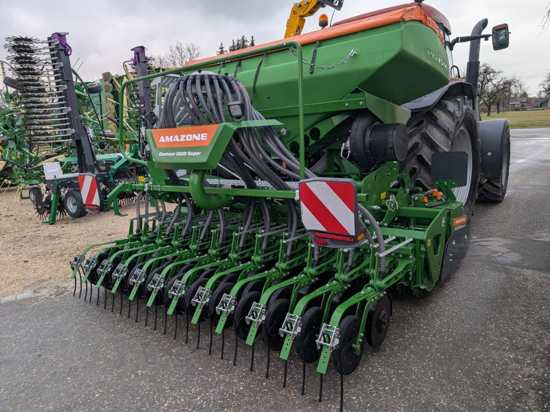 Drillmaschinenkombination of the type Amazone KG 3001 Special mit Centaya 3000 Super, Neumaschine in Altbierlingen