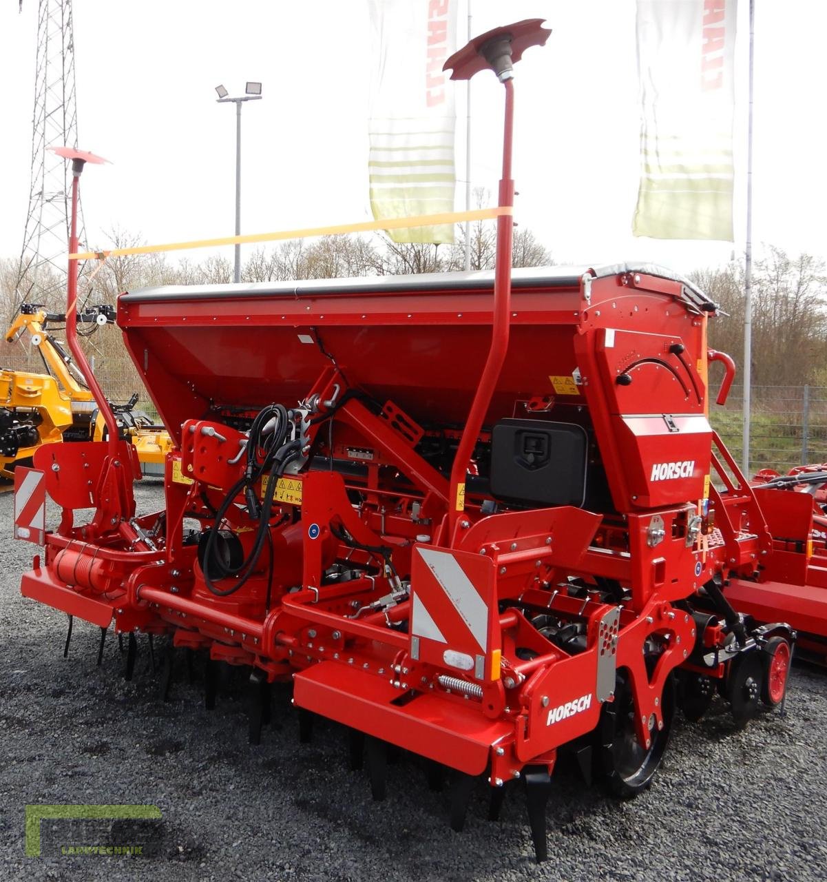 Drillmaschinenkombination del tipo Horsch VERSA 3 KR Spuranreißer EXKLUSIVE Beipack, Neumaschine In Homberg (Ohm) - Maulbach (Immagine 1)