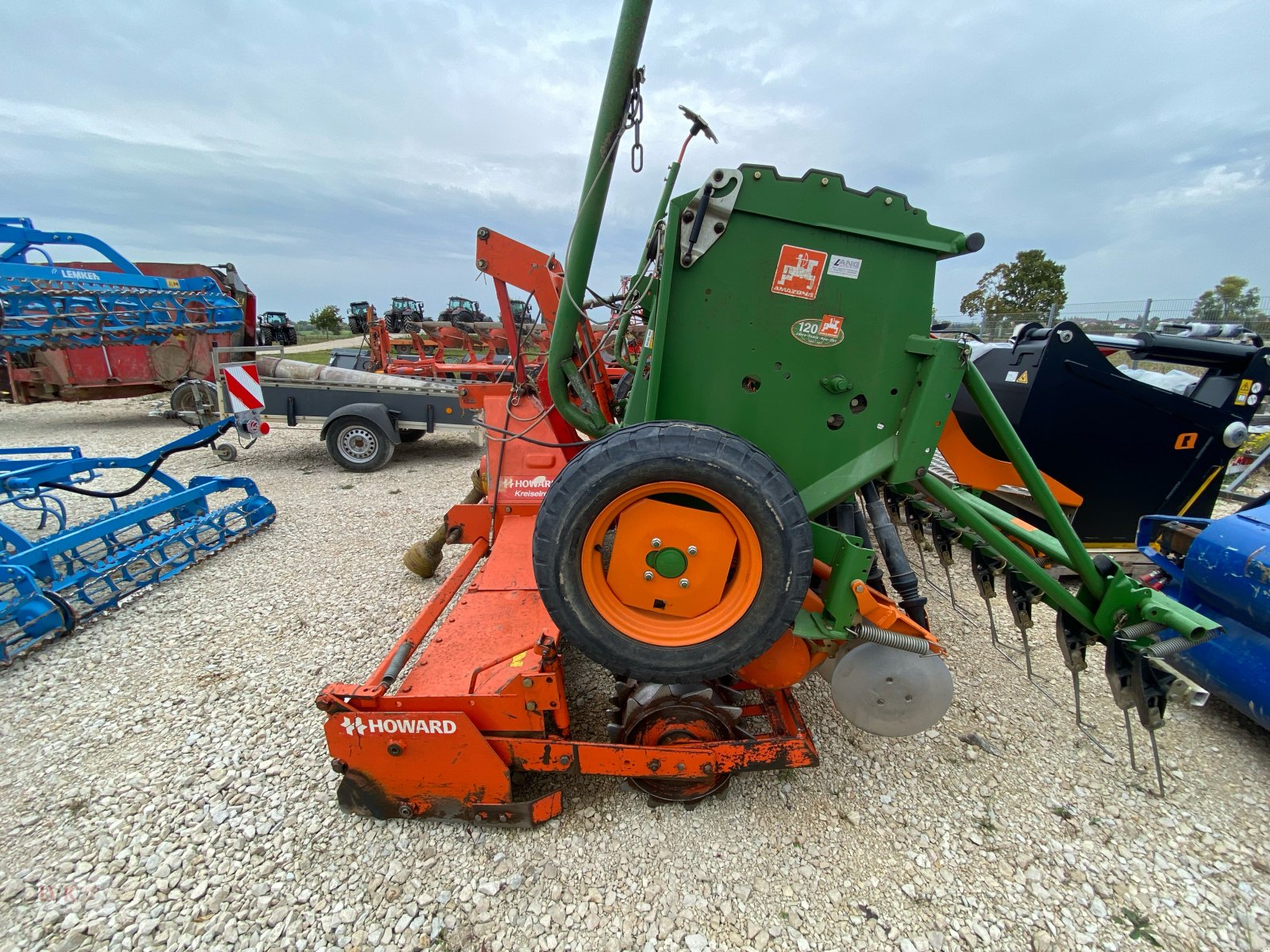 Drillmaschinenkombination of the type Howard HK 30 - 300 + Amazone D9-30 Spez., Neumaschine in Weißenburg (Picture 2)