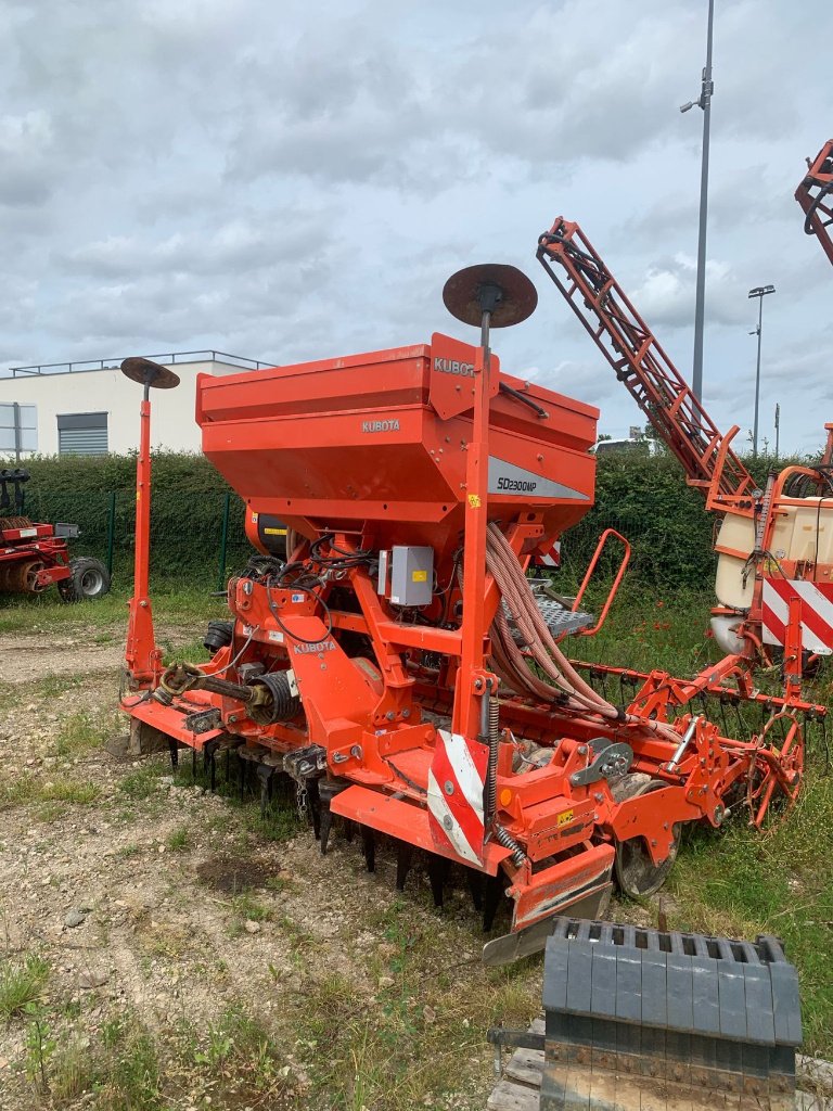 Drillmaschinenkombination tipa Kubota DISQUES, Gebrauchtmaschine u Varennes le Grand (Slika 1)