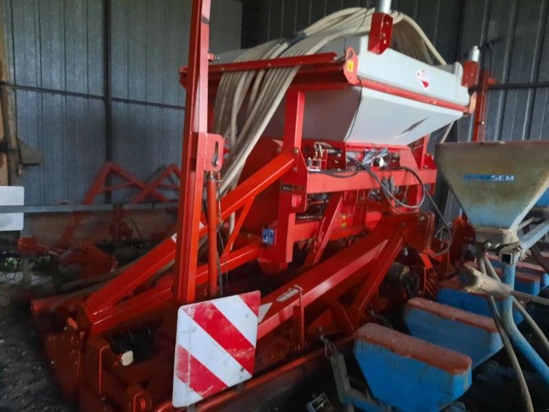 Drillmaschinenkombination van het type Kuhn COMBINE SEMIS, Gebrauchtmaschine in CHAUMONT (Foto 1)