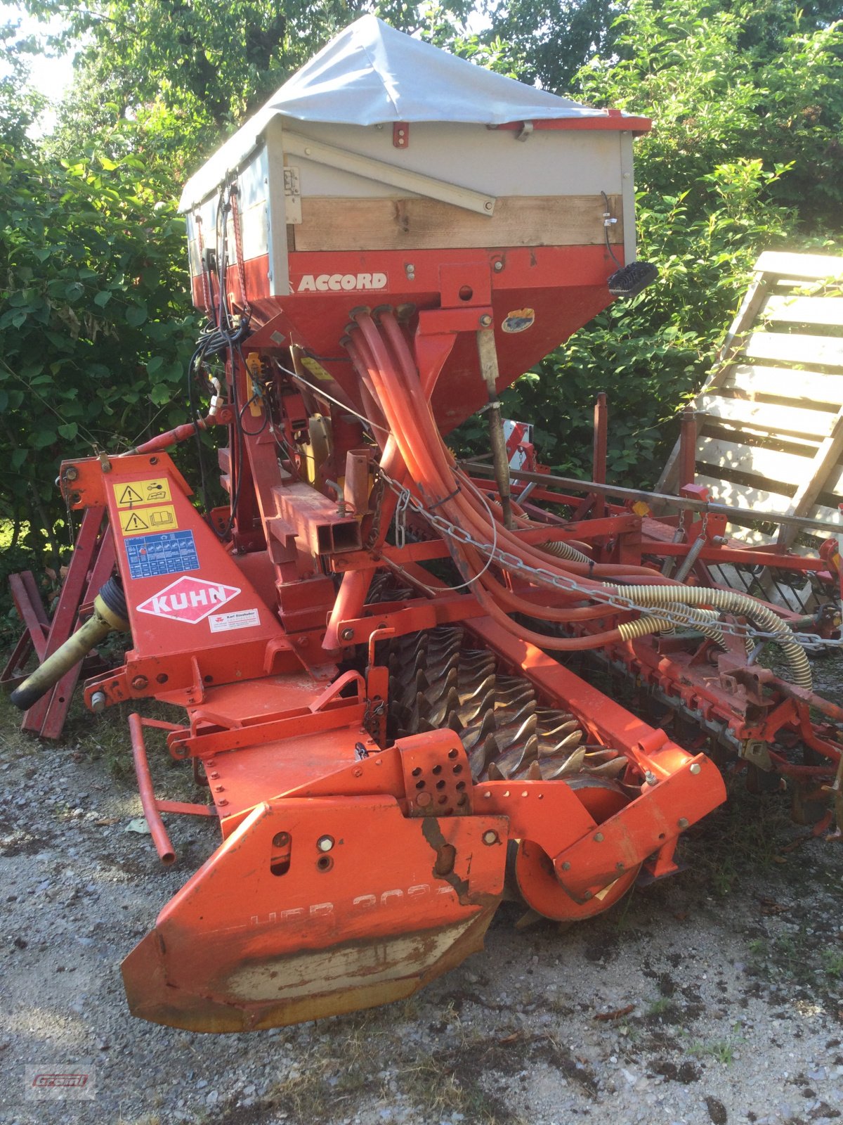 Drillmaschinenkombination of the type Kuhn HRB 302 + Säcompactor, Gebrauchtmaschine in Kößlarn (Picture 1)