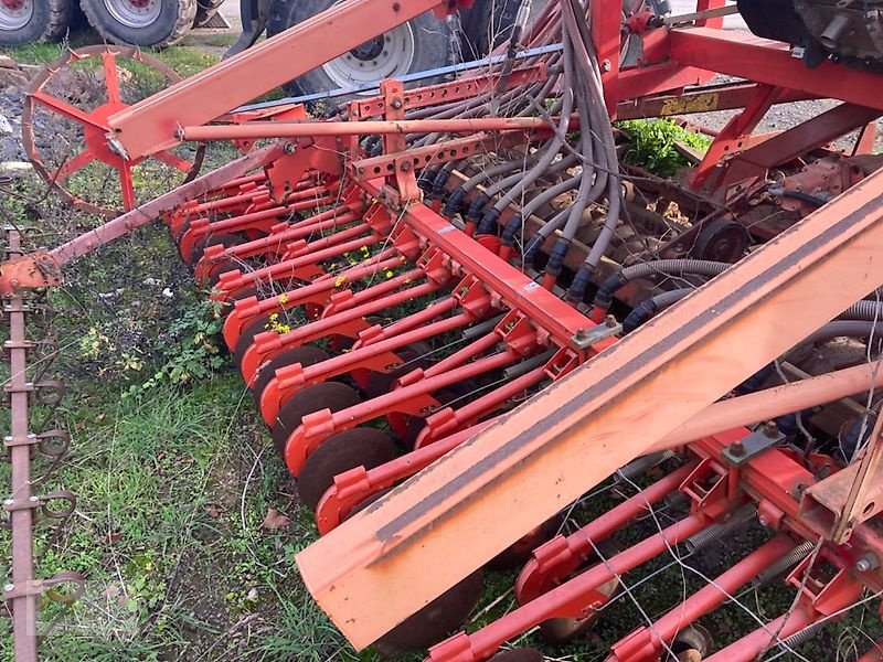 Drillmaschinenkombination tip Kuhn Kreiselegge HRB 450 + Venta AL *Scheibenschar*, Gebrauchtmaschine in Salsitz (Poză 9)