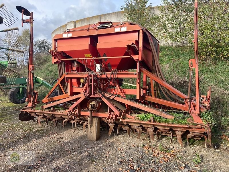 Drillmaschinenkombination des Typs Kuhn Kreiselegge HRB 450 + Venta AL *Scheibenschar*, Gebrauchtmaschine in Salsitz (Bild 1)