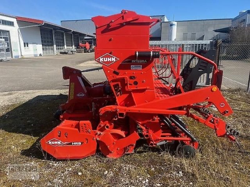 Drillmaschinenkombination Türe ait Kuhn KUHN HRB 303 und Integra 3003 SD 24 Reihen und großem Saattank, Vorführmaschine içinde Erbach