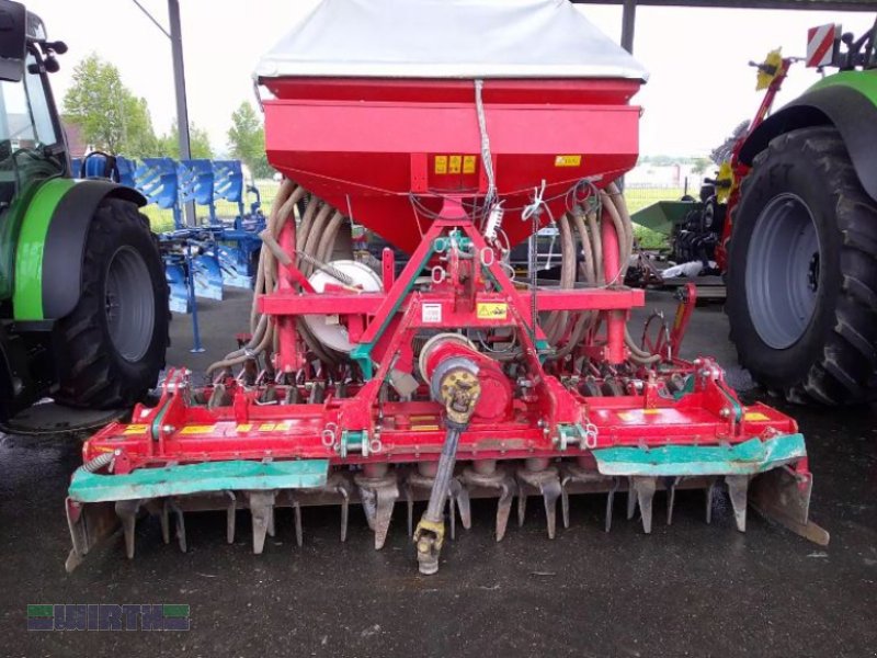 Drillmaschinenkombination of the type Kverneland Drillkombination 3 m Kreiselegge NG 301 und Pneumatische Scheibenschar-Sämaschine, Neumaschine in Buchdorf (Picture 1)