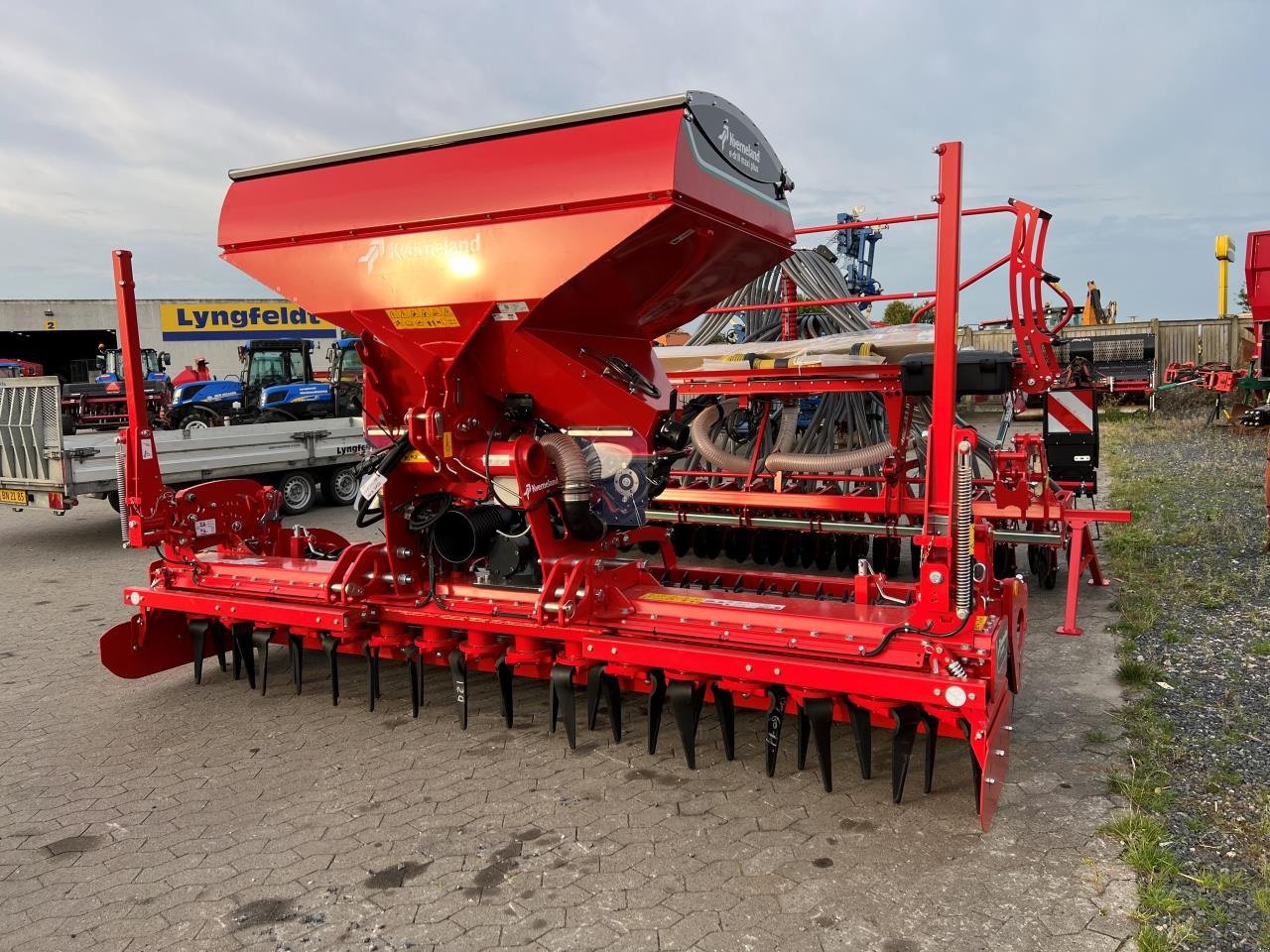 Drillmaschinenkombination of the type Kverneland E-DRILL MAXI PLUS, Gebrauchtmaschine in Hadsten (Picture 1)