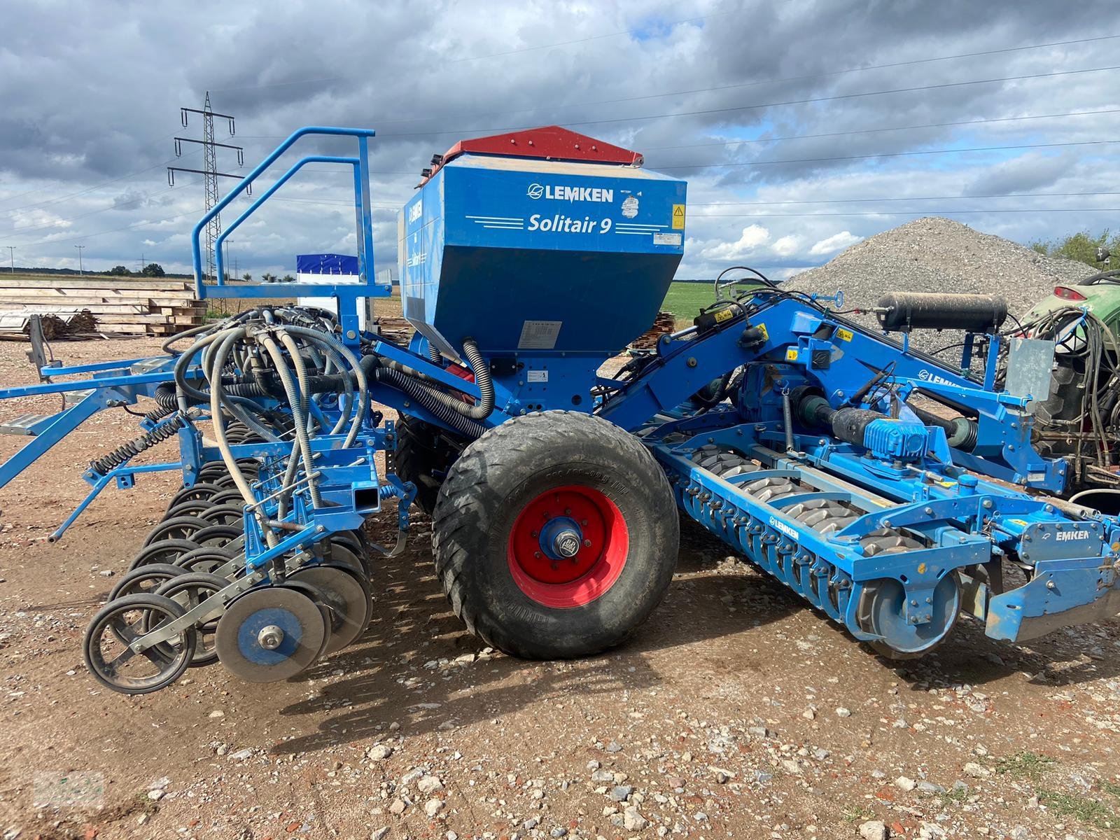 Drillmaschinenkombination des Typs Lemken Solitair 9/450 KA-DS +Ziron 12/450 KA, Gebrauchtmaschine in Emskirchen (Bild 1)