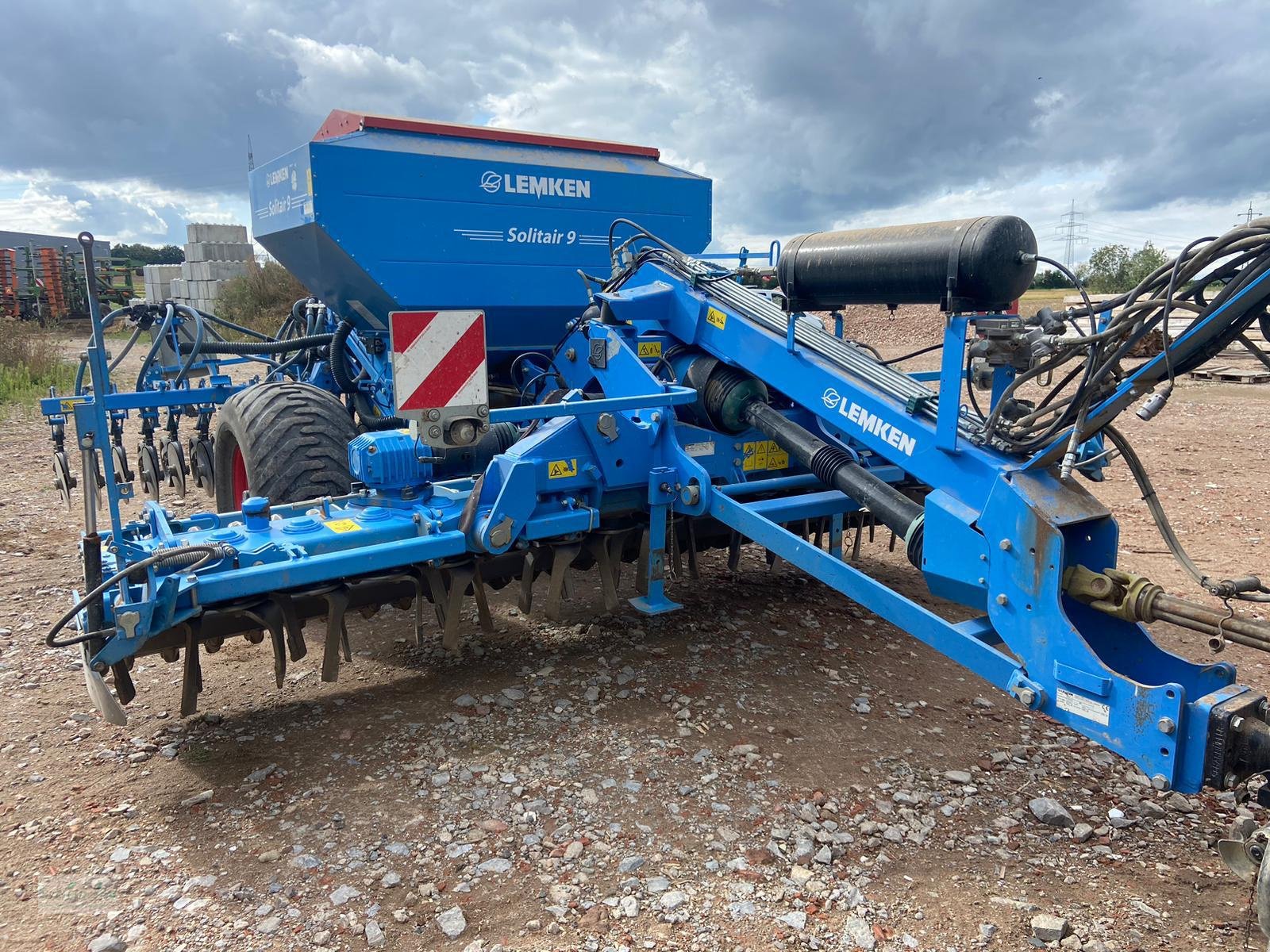 Drillmaschinenkombination des Typs Lemken Solitair 9/450 KA-DS +Ziron 12/450 KA, Gebrauchtmaschine in Emskirchen (Bild 3)