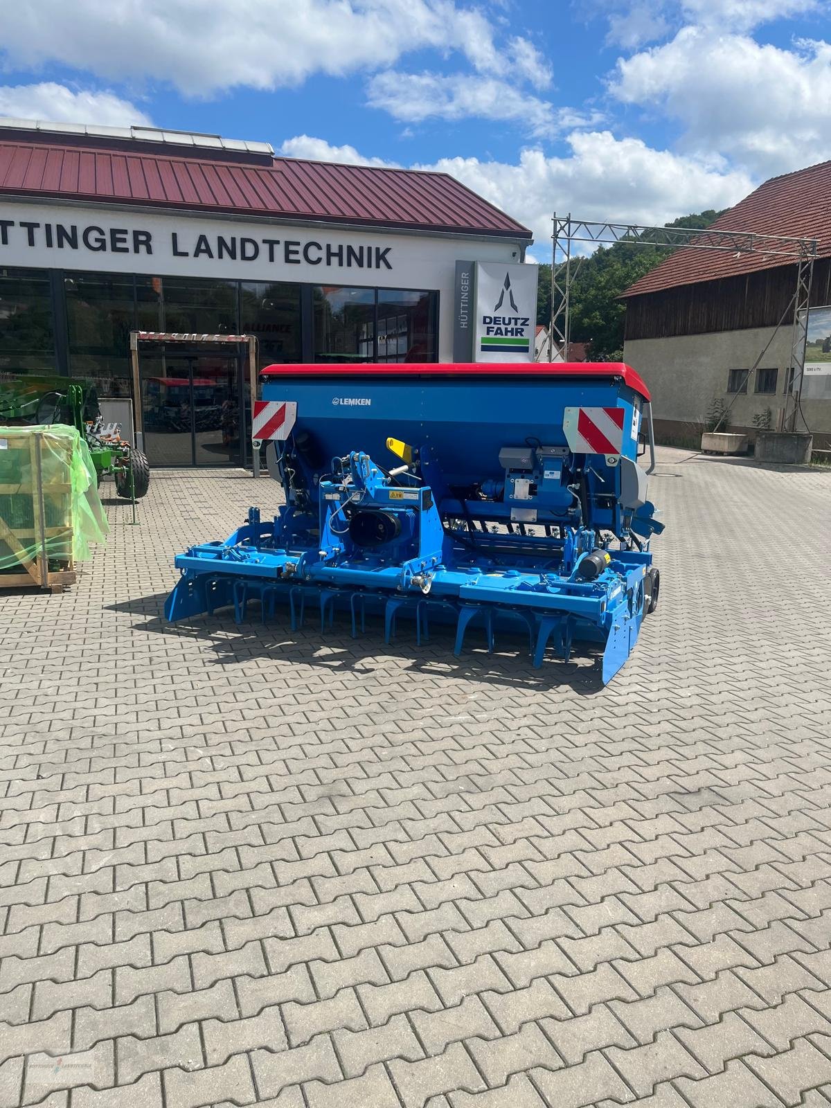 Drillmaschinenkombination of the type Lemken Zirkon 8/300 + Saphir 10/300, Neumaschine in Treuchtlingen (Picture 1)