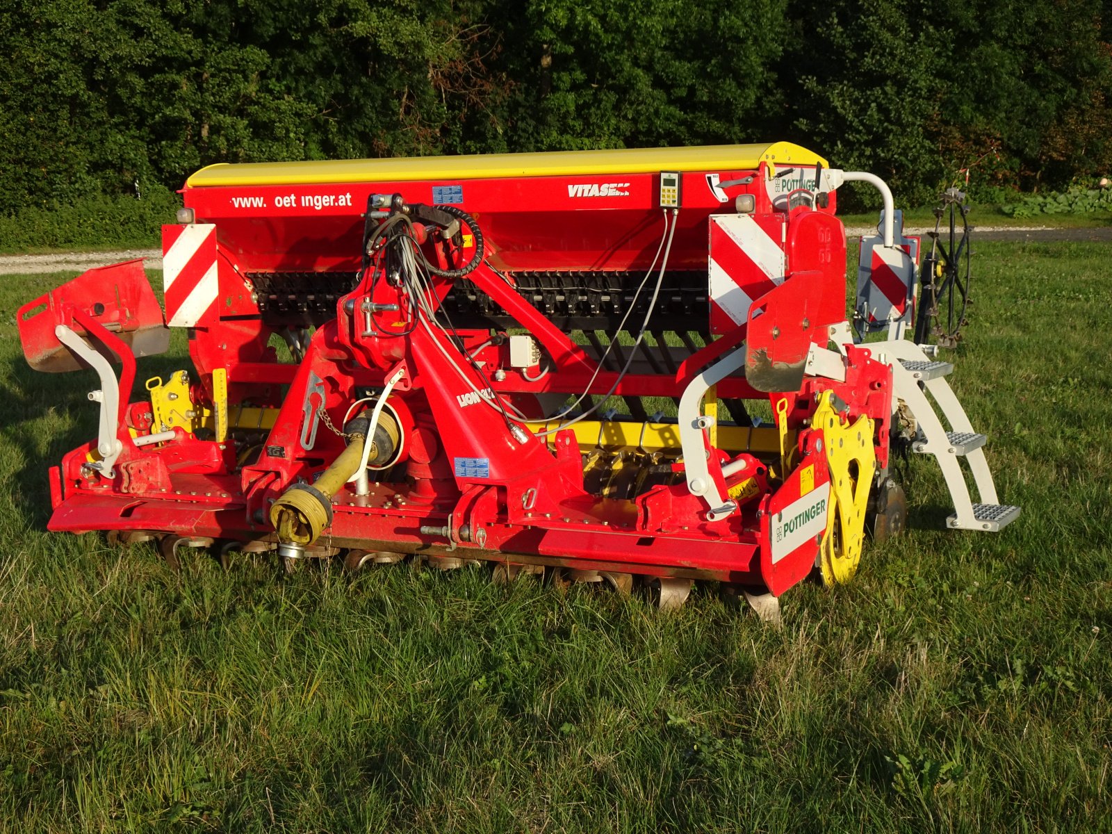 Drillmaschinenkombination du type Pöttinger Lion 302 + Vitasem 302 A, Gebrauchtmaschine en Hummeltal (Photo 1)