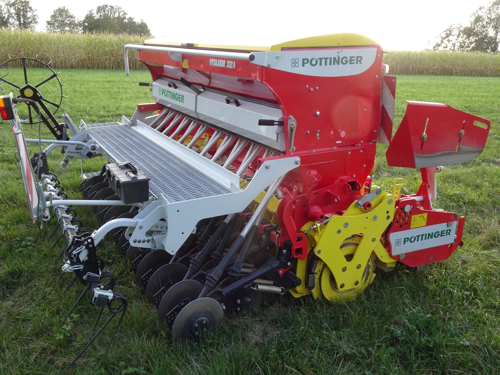 Drillmaschinenkombination du type Pöttinger Lion 302 + Vitasem 302 A, Gebrauchtmaschine en Hummeltal (Photo 2)