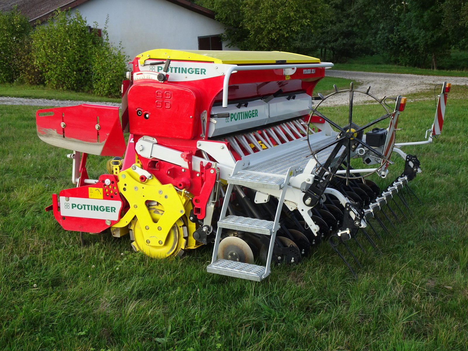 Drillmaschinenkombination du type Pöttinger Lion 302 + Vitasem 302 A, Gebrauchtmaschine en Hummeltal (Photo 3)