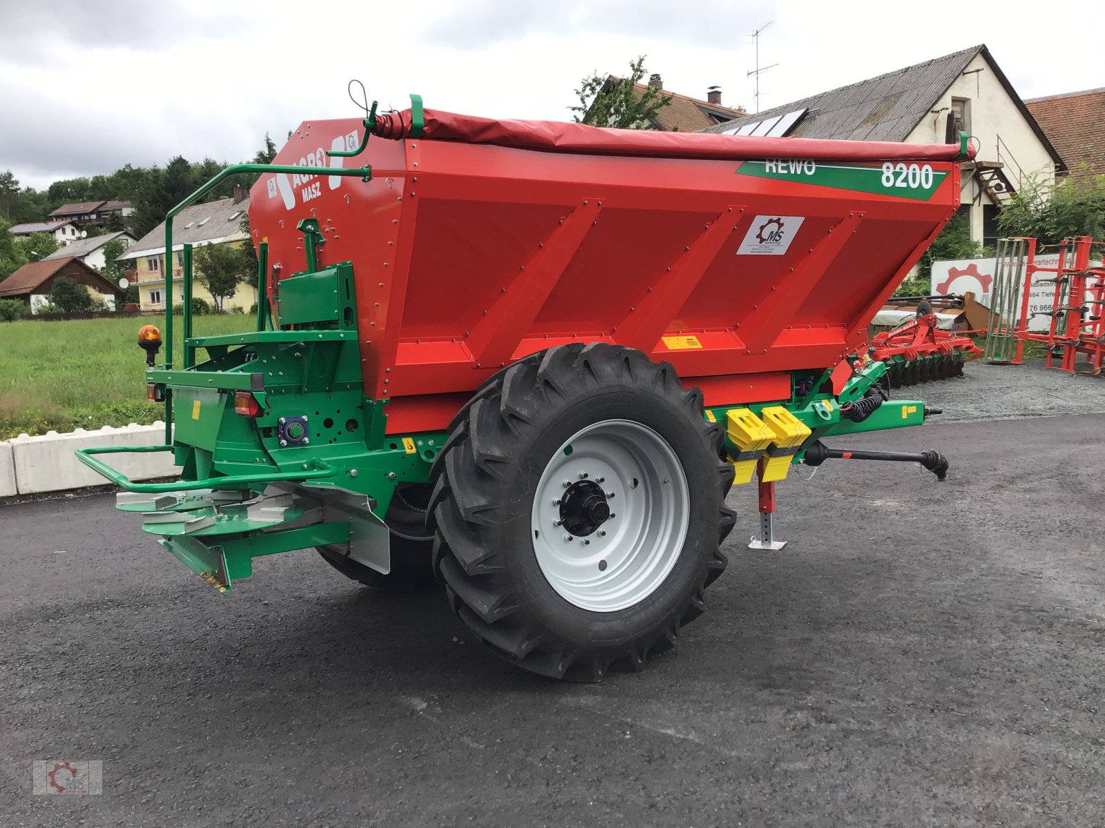 Düngerstreuer typu Agro-Masz REWO 8200 Großflächenstreuer Kalk Dünger Streuer, Neumaschine v Tiefenbach (Obrázok 4)