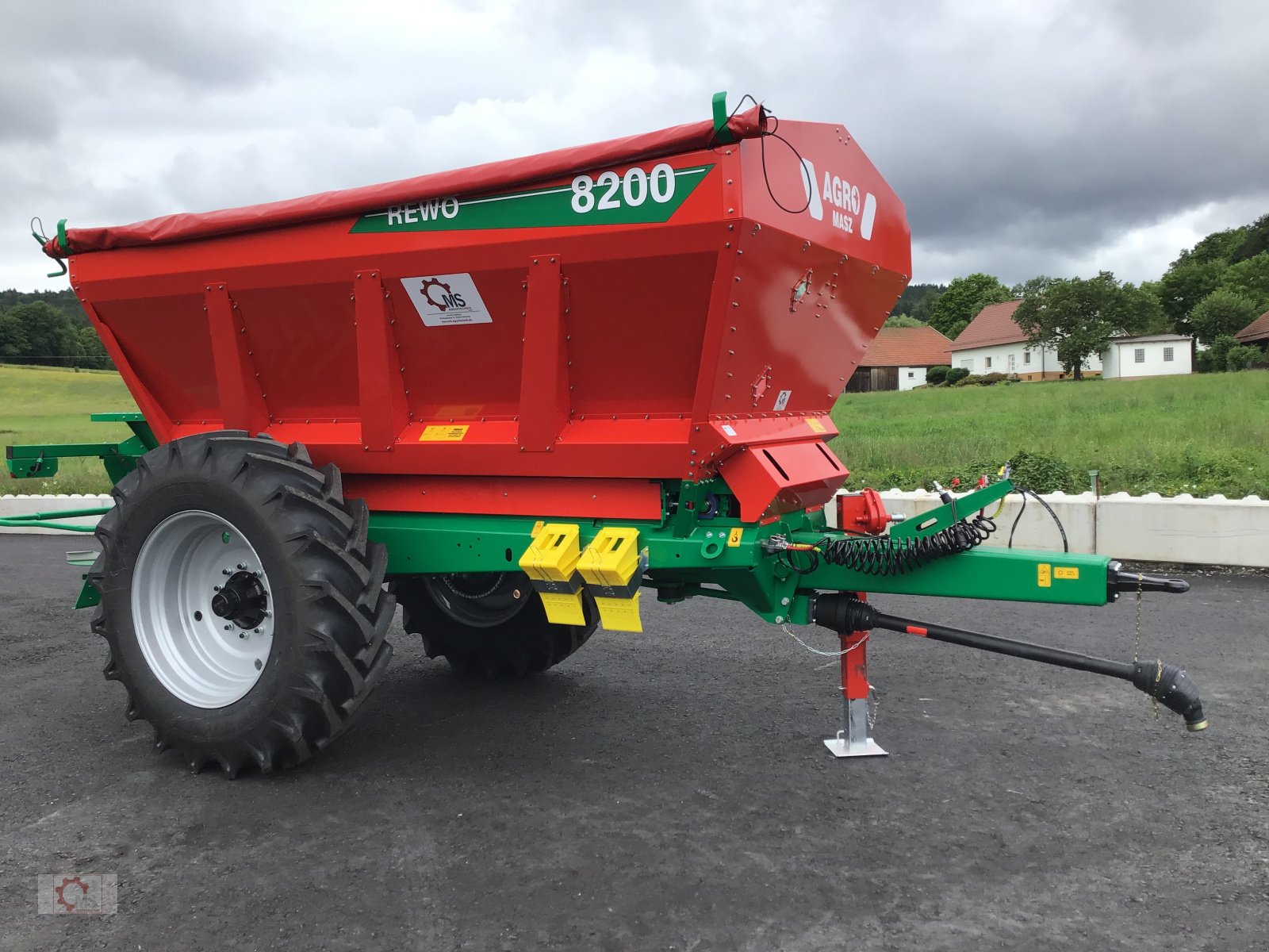 Düngerstreuer of the type Agro-Masz REWO 8200 Großflächenstreuer Kalk Dünger Streuer, Neumaschine in Tiefenbach (Picture 3)