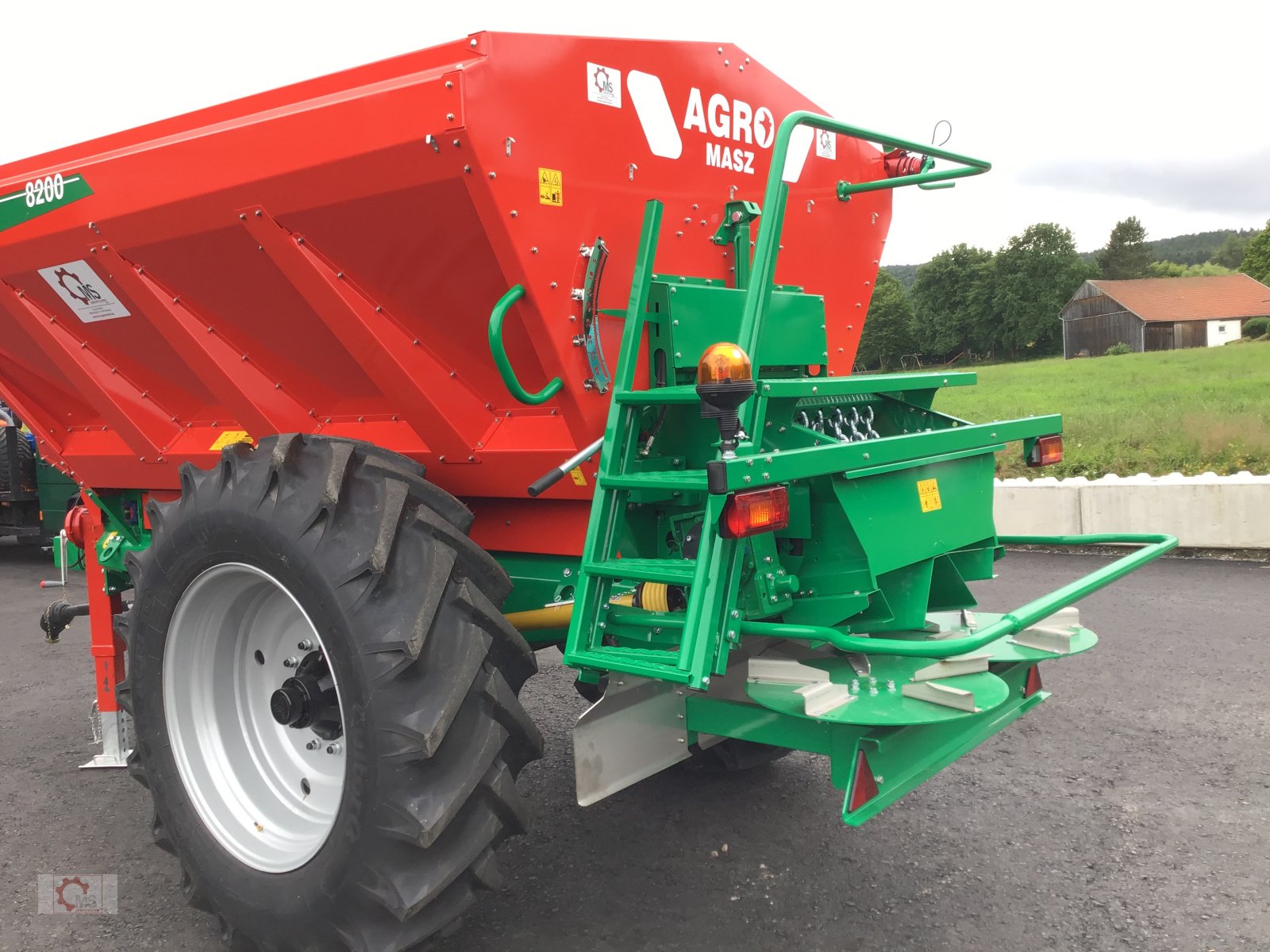 Düngerstreuer of the type Agro-Masz REWO 8200 Großflächenstreuer Kalk Dünger Streuer, Neumaschine in Tiefenbach (Picture 23)