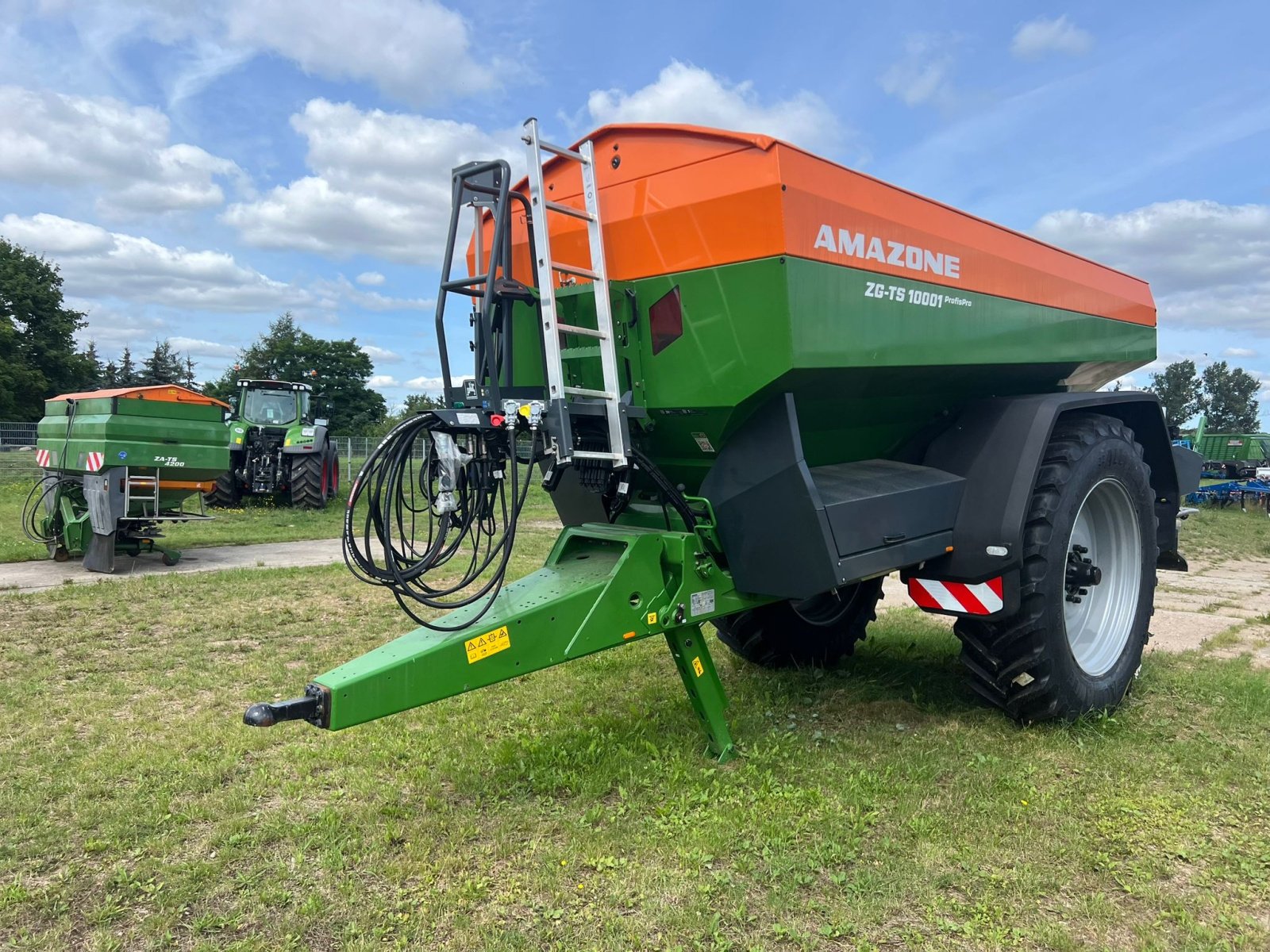 Düngerstreuer des Typs Amazone Anhängestreuer ZG-TS 10001, Neumaschine in Kruckow (Bild 1)