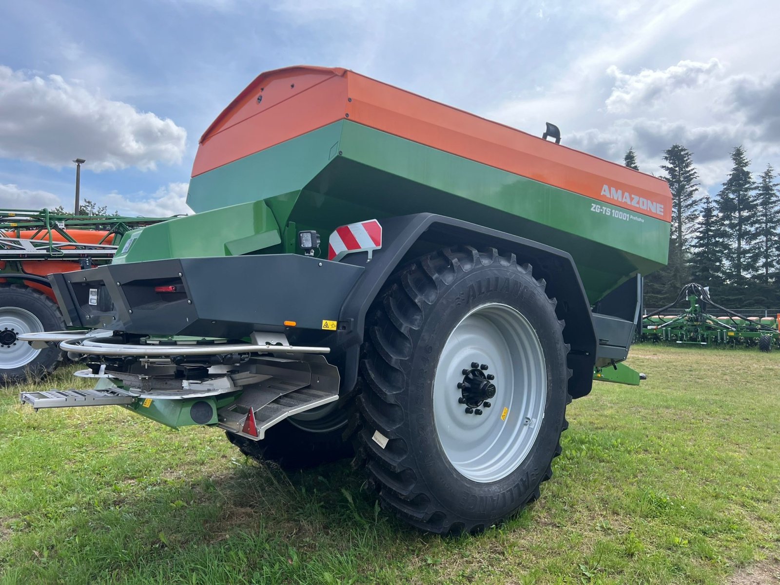 Düngerstreuer of the type Amazone Anhängestreuer ZG-TS 10001, Neumaschine in Kruckow (Picture 10)