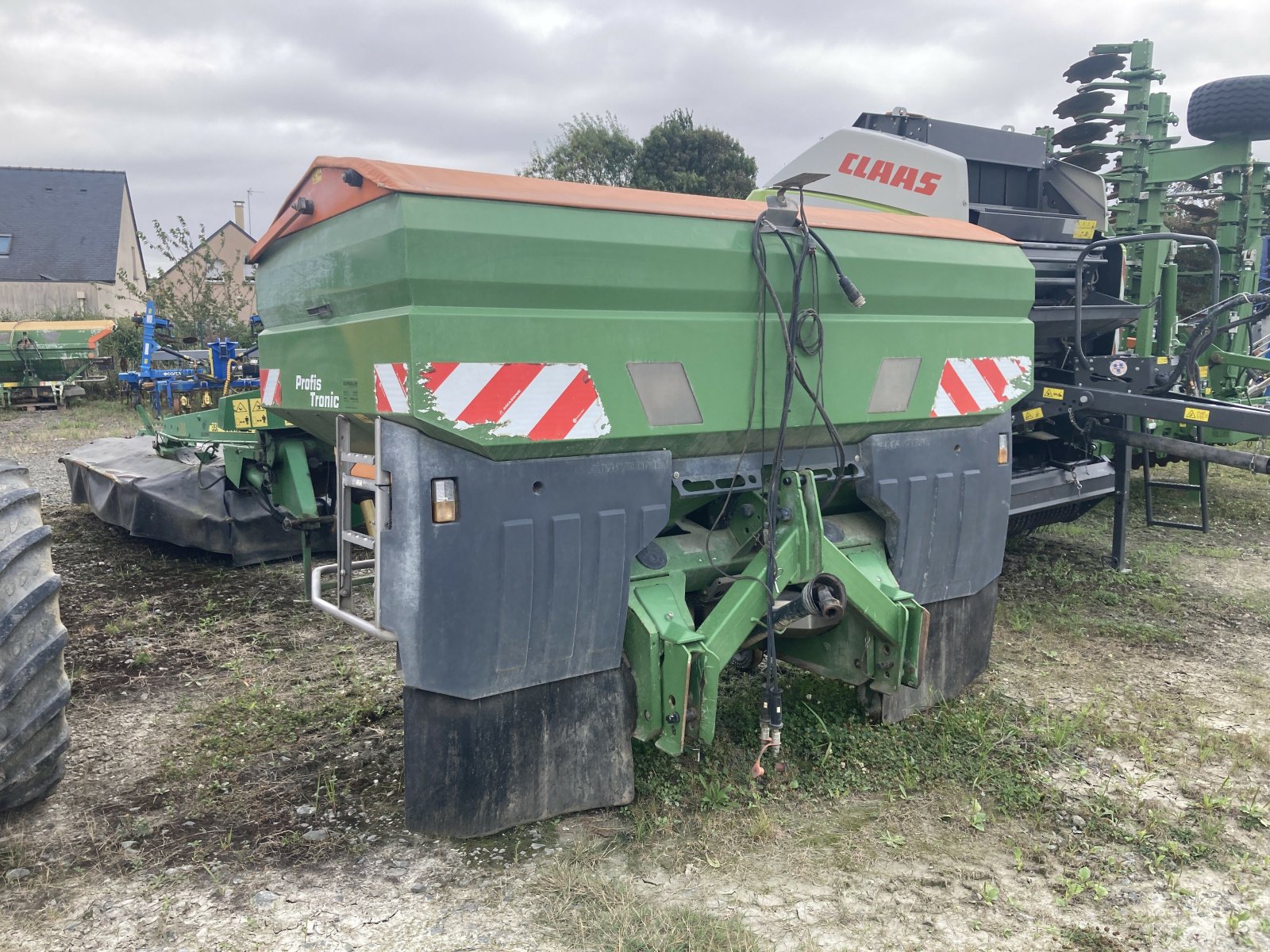 Düngerstreuer del tipo Amazone DISTRIBUTEUR D'ENGRAIS ZA TS, Gebrauchtmaschine In ST CLEMENT DE LA PLACE (Immagine 1)