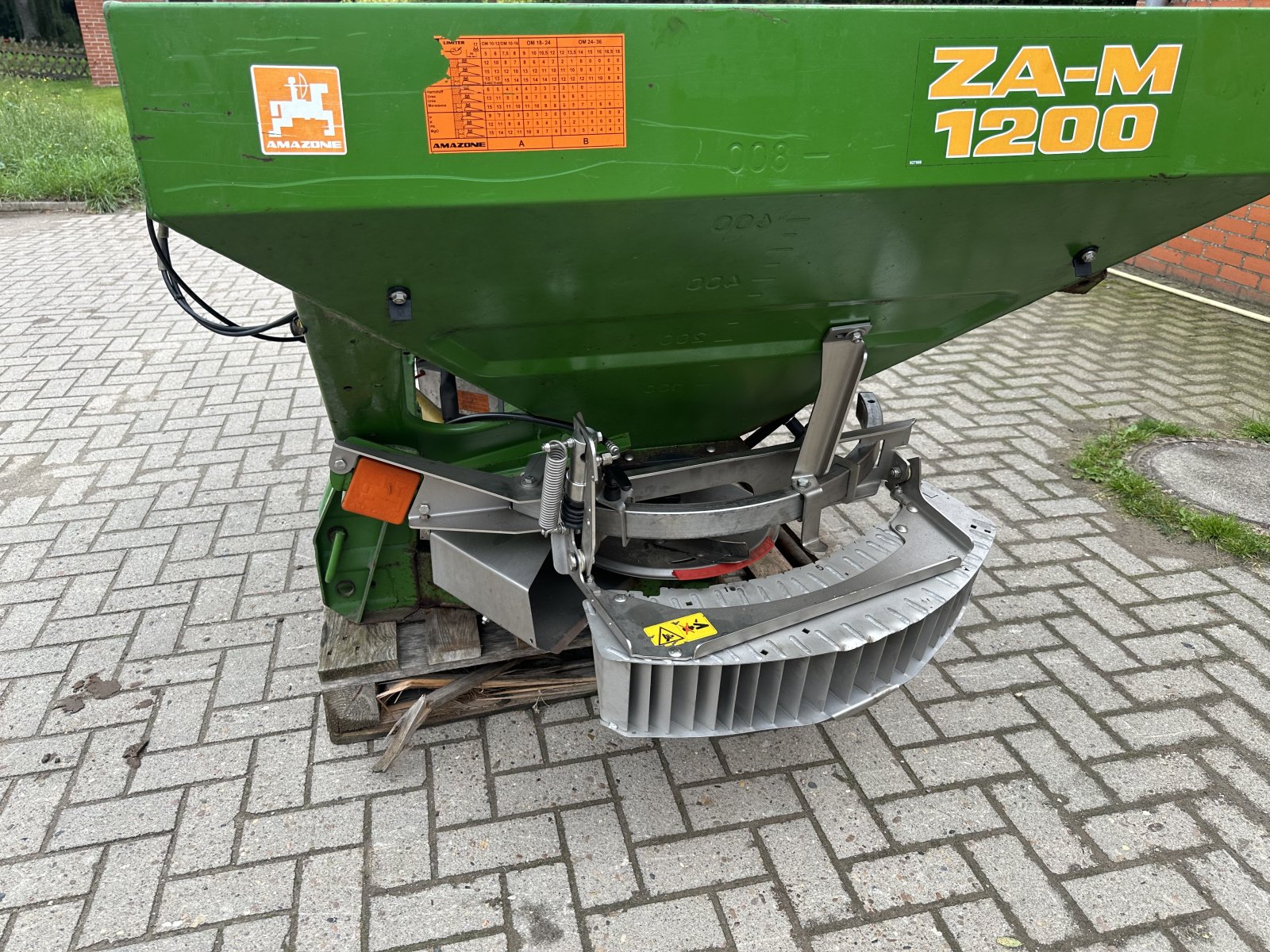 Düngerstreuer tip Amazone ZA-M 1200, Gebrauchtmaschine in Schweringen (Poză 5)