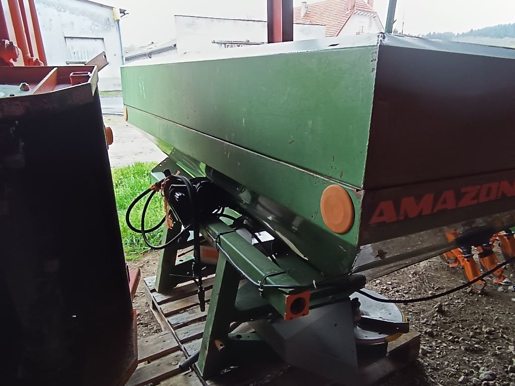 Düngerstreuer от тип Amazone ZAM 1800 Compact, Gebrauchtmaschine в COGNAC LA FORET (Снимка 3)