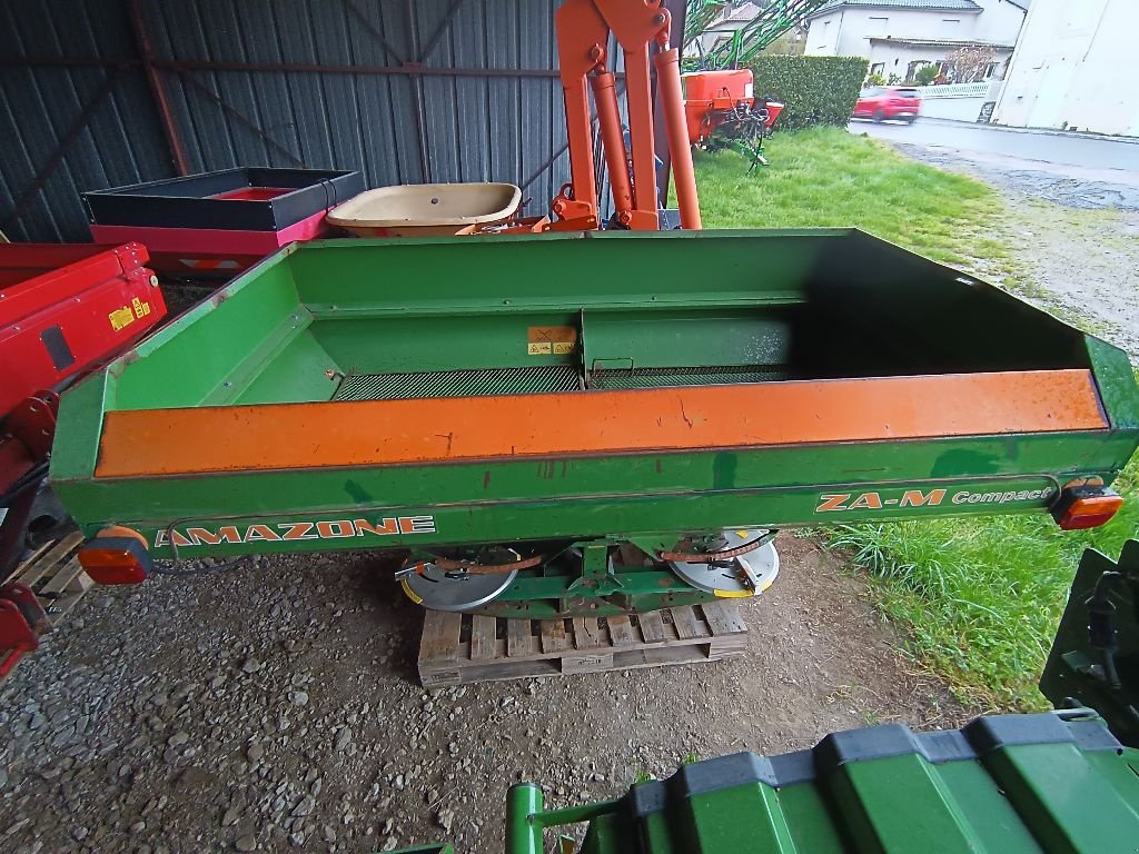 Düngerstreuer del tipo Amazone ZAM 1800 Compact, Gebrauchtmaschine en COGNAC LA FORET (Imagen 1)